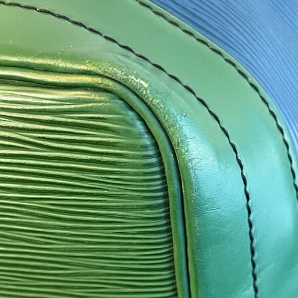 Louis Vuitton 1992 Vintage Bi-Color Epi Leather Petit Noé Bucket Bag - Preowned - Picture 7 of 16